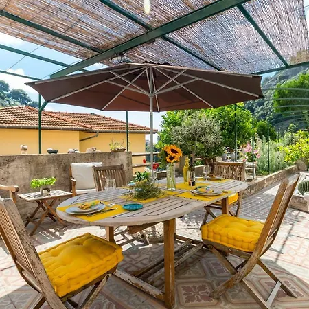 La Maison Des * מנטון