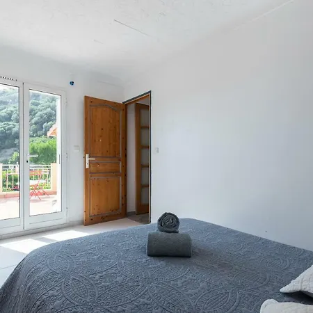 La Maison Des * مينتون