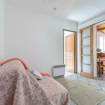 La Maison Des * מנטון