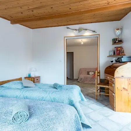 La Maison Des * מנטון