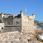 La Maison Des *