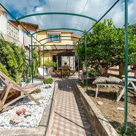 La Maison Des
