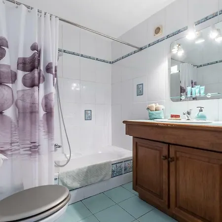 La Maison Des * Μεντόν