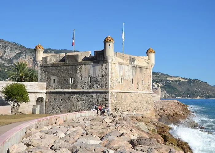 La Maison Des *
